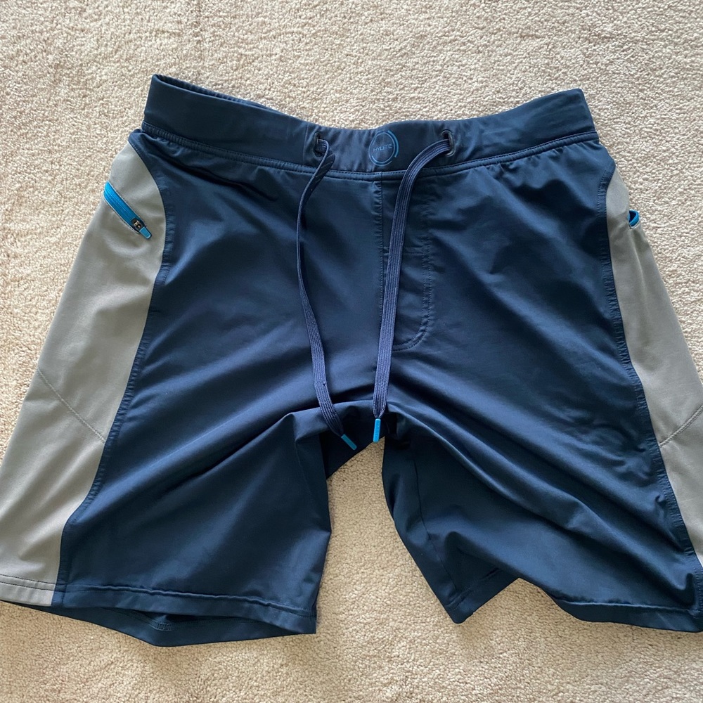 Hylete Verge Workout Shorts size large above knee